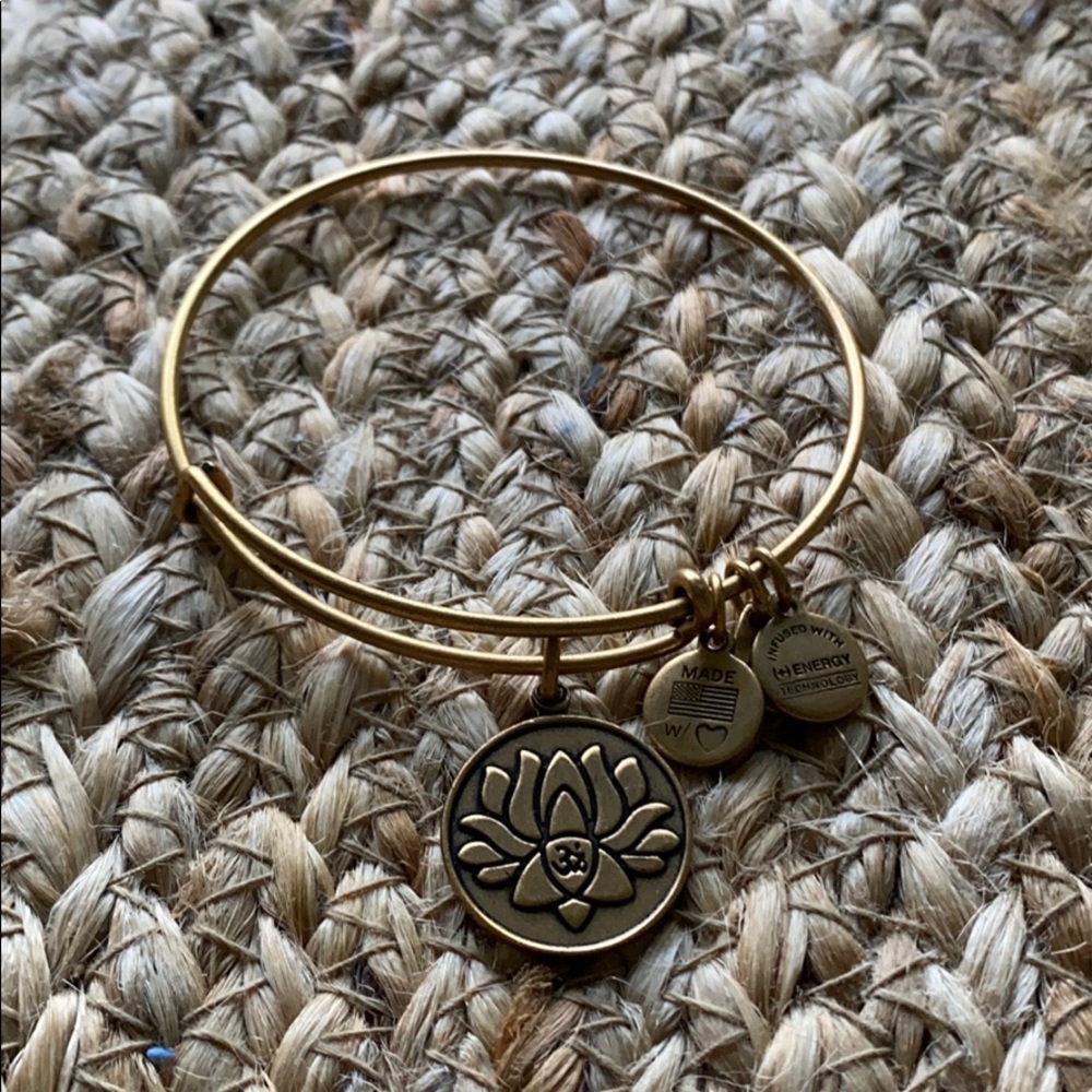 🤎 Lotus Om Alex and Ani Gold Colored Bracelet 🕉